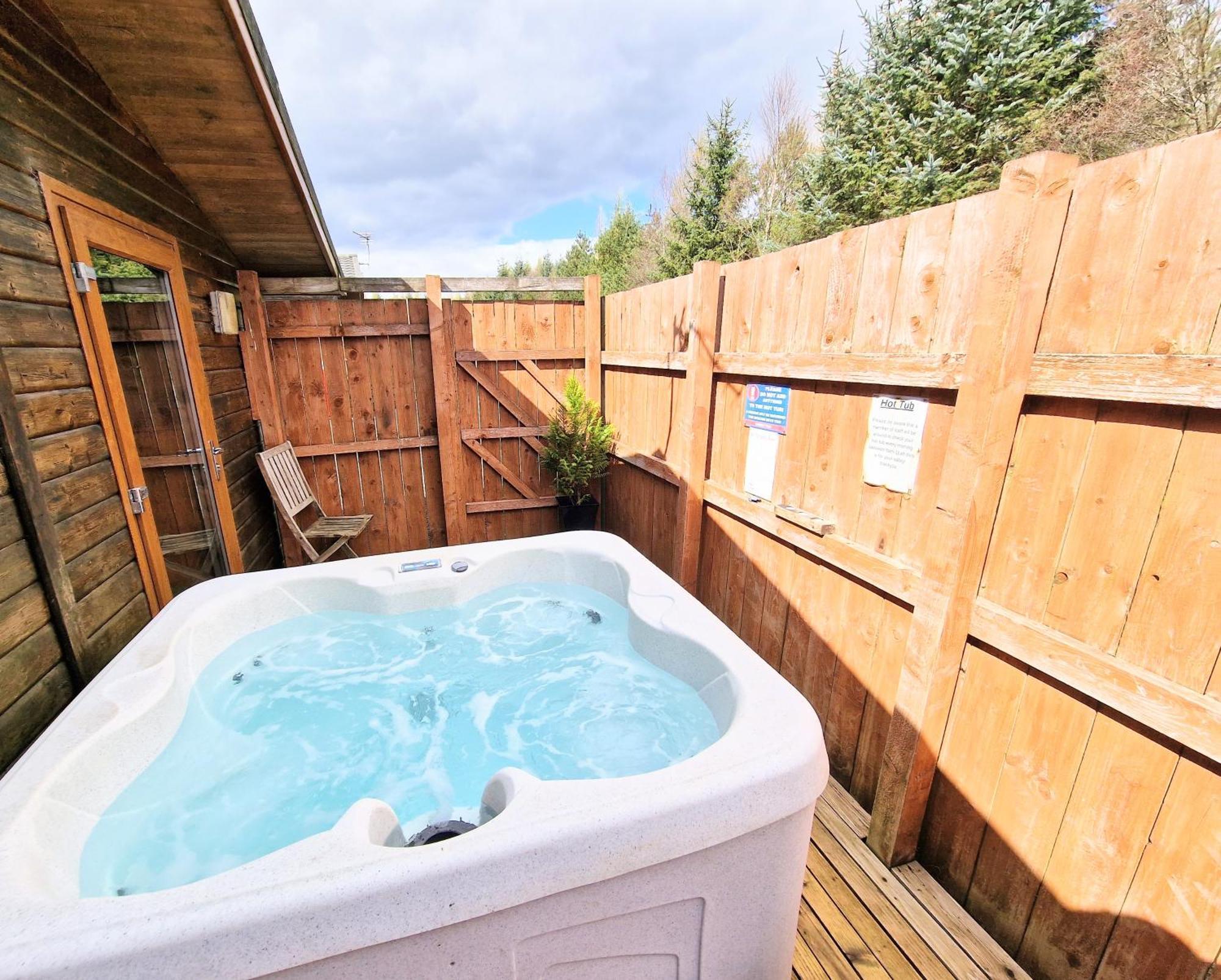 Lomond 2 With Private Hot Tub - Fife - Loch Leven - Lomond Hills Villa Kelty Exterior photo
